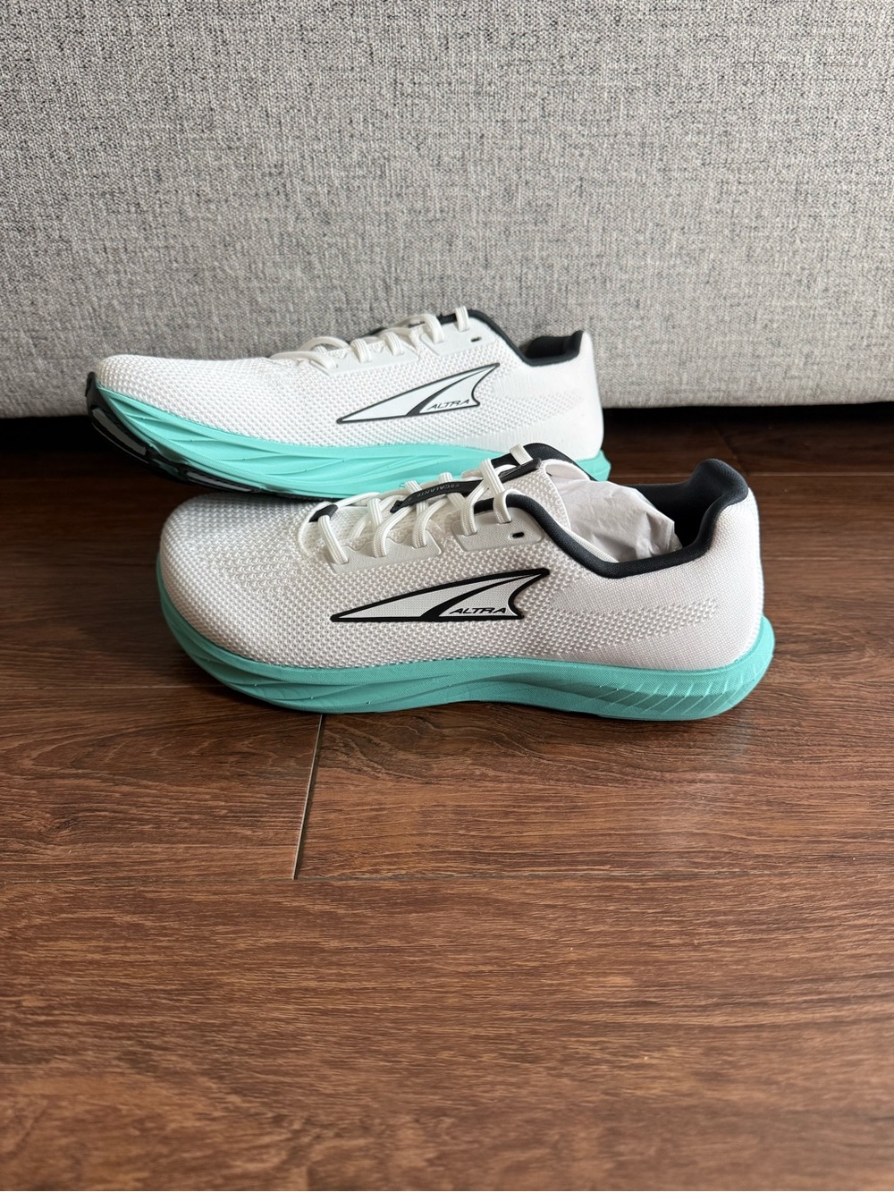 NWT Women’s Altra Escalante 4- White/Teal